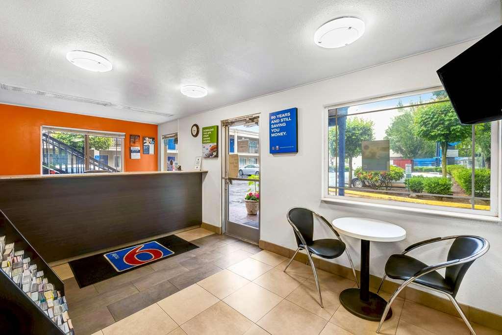 Motel 6 Portland Downtown - Convention Center Εσωτερικό φωτογραφία